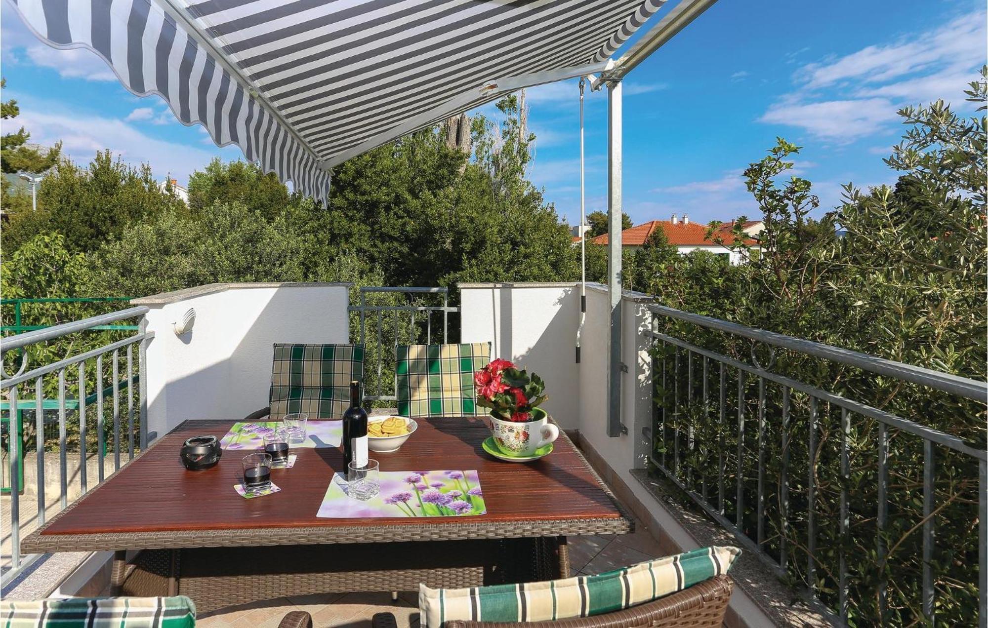 Lovely Apartment In Kastel Stari With Kitchen Kaštela Exterior foto